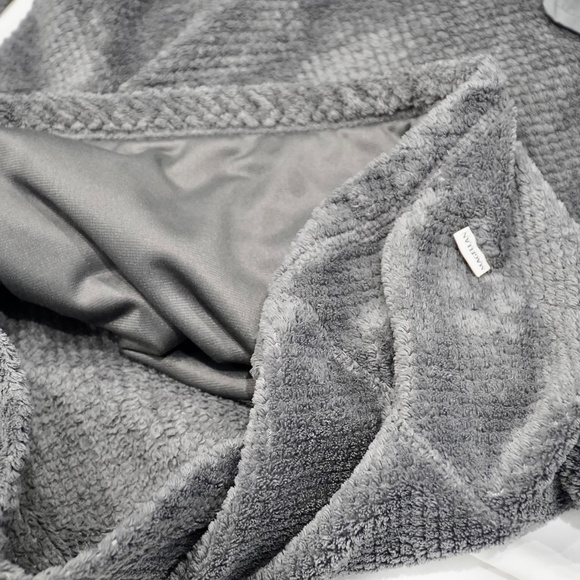 Magellan Outdoors Gray Fuzzy Quarter Zip Pullover - M - Picture 11 of 12